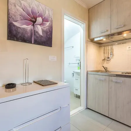 Tomadi Apartment *