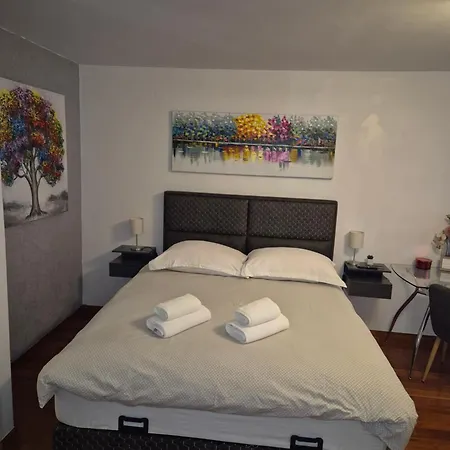 Apartment Tomadi *