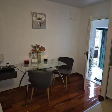 Tomadi Apartment *