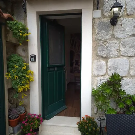 Tomadi Apartmán