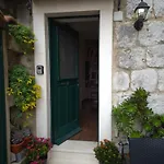 Tomadi Apartman