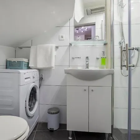 Tomadi Lägenhet Split